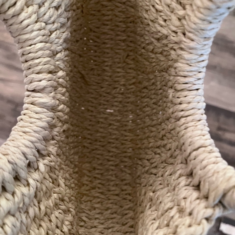 Elegant Tan Woven Handbag - Picture 2 of 5